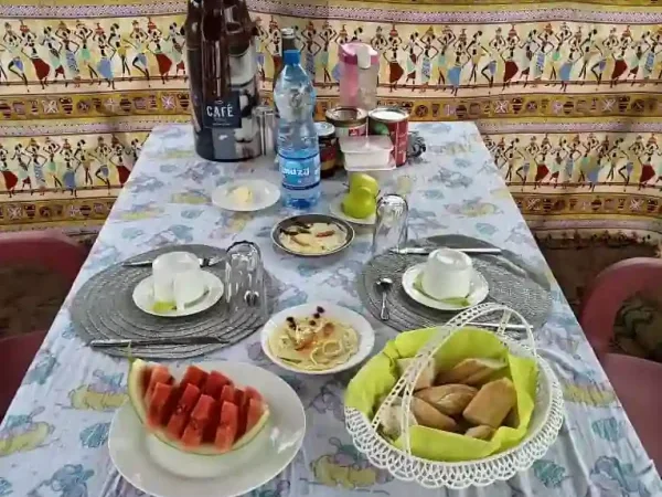 Petit déjeuner au Bangué lodge