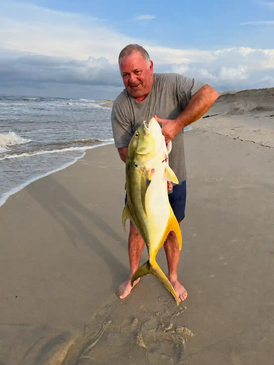 Carangue pêchéé en surfcasting au Gabon