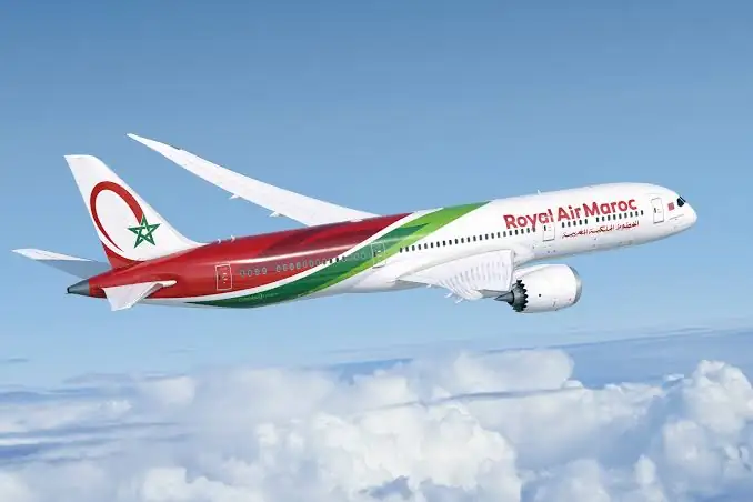 Avion Royal Air Maroc en vol, compagnie aérienne permettant de rejoindre Libreville au Gabon via Casablanca depuis plusieurs villes européennes.