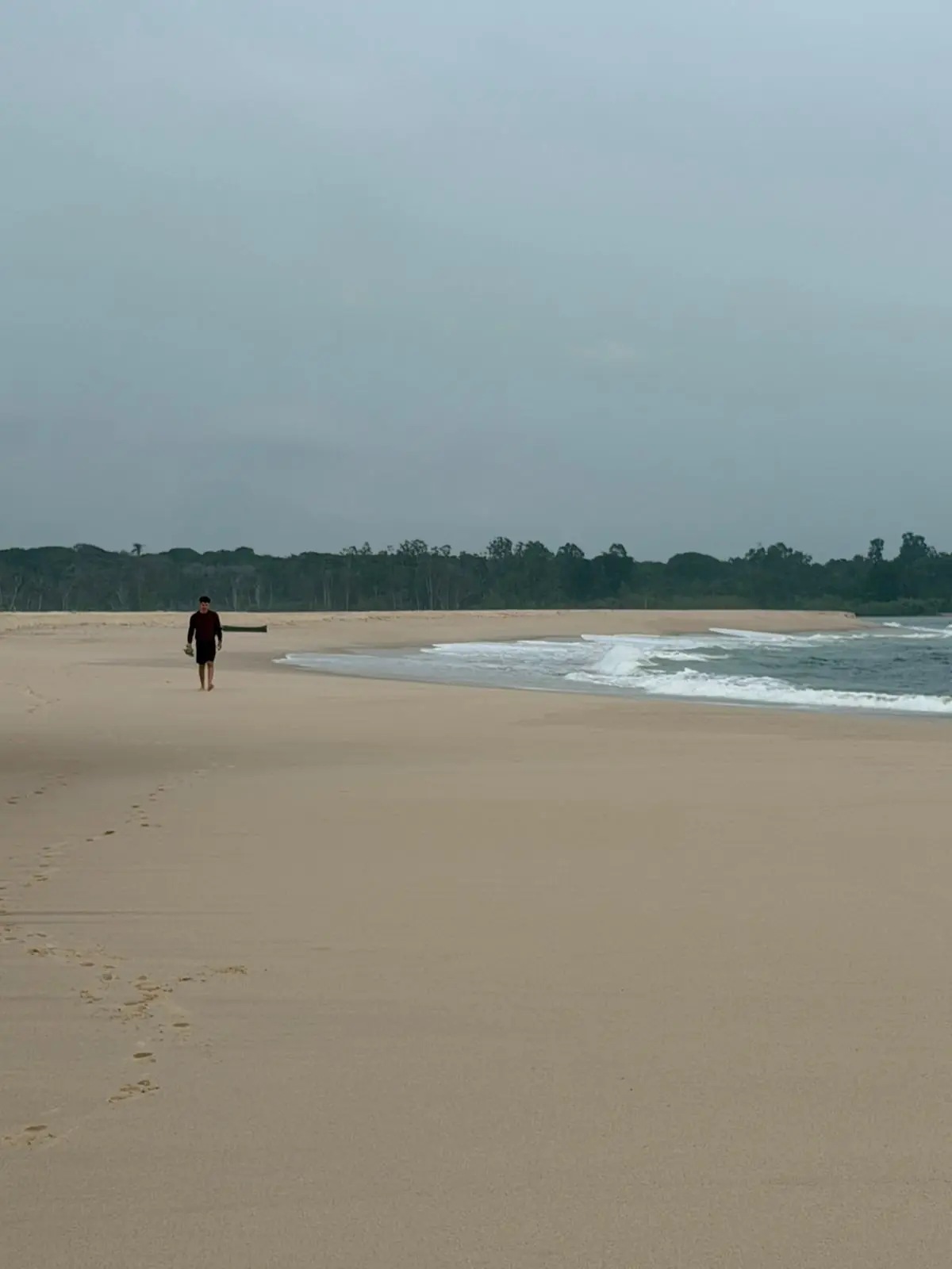 Plage sauvage et préservée de la côte gabonaise près du Bangué Lodge